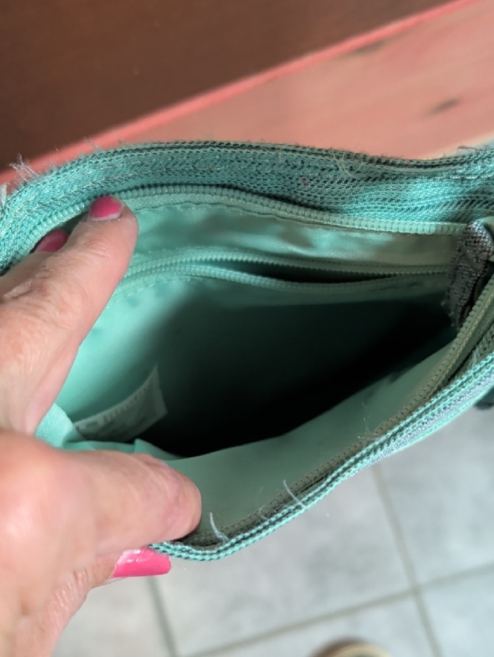 Dakine Mint Green Crossbody Messenger with Black Strap and Gray Trim - Picture 3 of 6